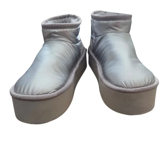 Steve Madden - NEW Women's Shiny Silver Puffy Faux Fur Platform Boots - Picture 3 of 7